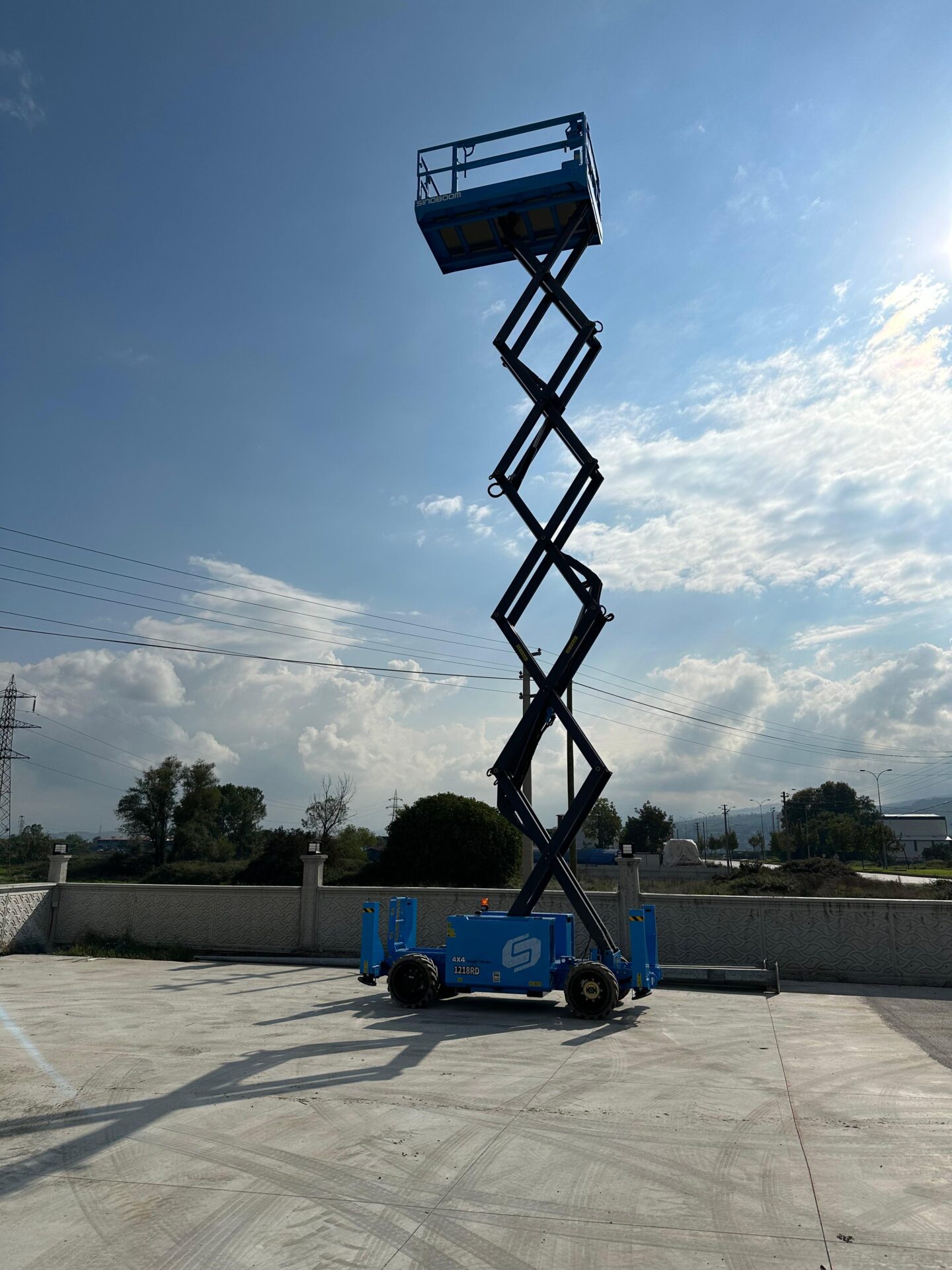 12 Metrelik Makaslı Platform Kiralama 1 samsun-istif-platorm-kiralamaa